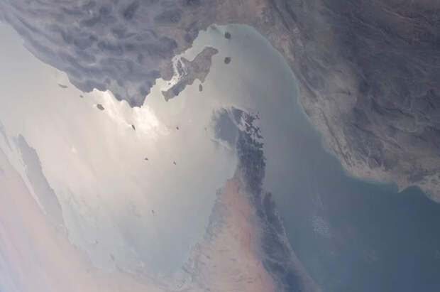 Иранские суда нашли обходной путь через Ормузский пролив