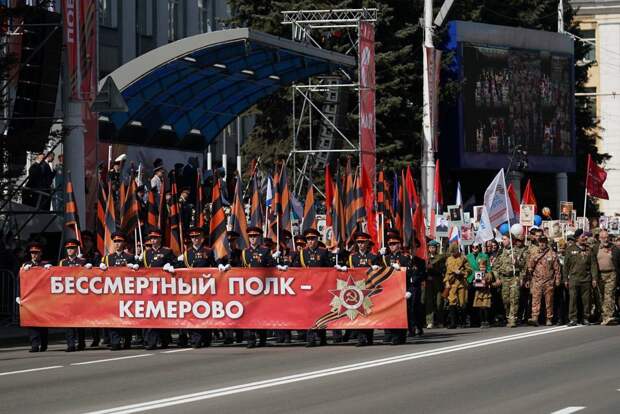 Больше 100 тысяч кузбассовцев приняли участие в шествии Бессмертного полка в Кузбассе
