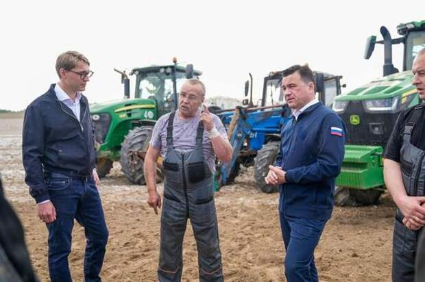 Андрей Воробьёв ознакомился с работой сельскохозяйственной артели в Кузьмино