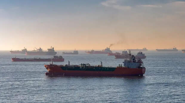 Вашингтон занялся теневой торговлей нефтью: танкеры прорвали блокаду вокруг Венесуэлы