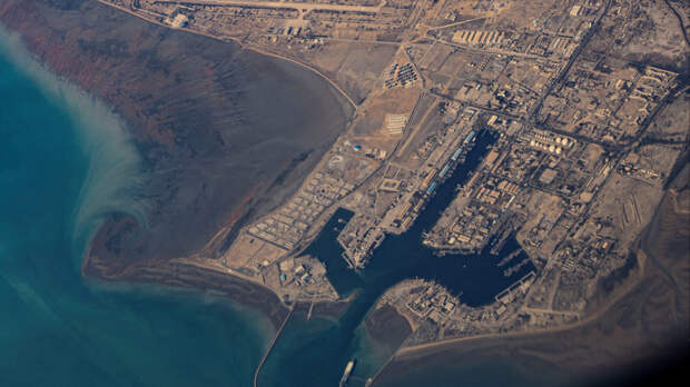 Движение танкеров через Ормузский пролив приостановлено