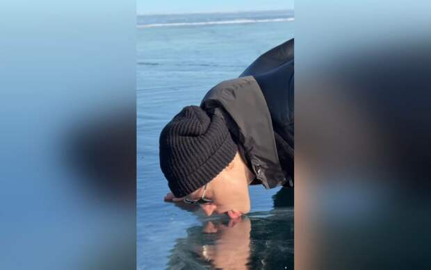 «А это вкусно»: SHAMAN эротично вылизал Байкал — видео взорвало соцсети