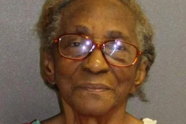 Чернокожая бабушка. 95 Летние женщины. Фото пожилой американки. Black grandma. Корнелио баба.