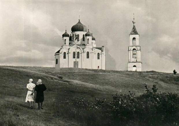 Блогер показала красоту заброшенной церкви в Тверской области