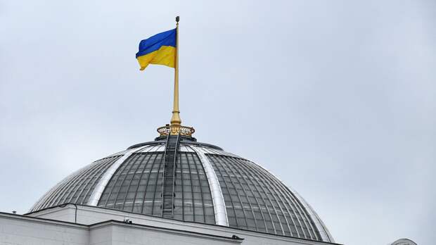 Флаг Украины на здании Верховной рады в Киеве Флаг Украины на здании Верховной рады в Киеве - РИА Новости, 1920, 19.01.2022