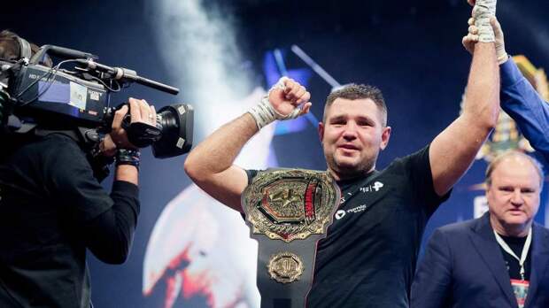 Садоков отметил хорошую форму боксера Алексея Папина