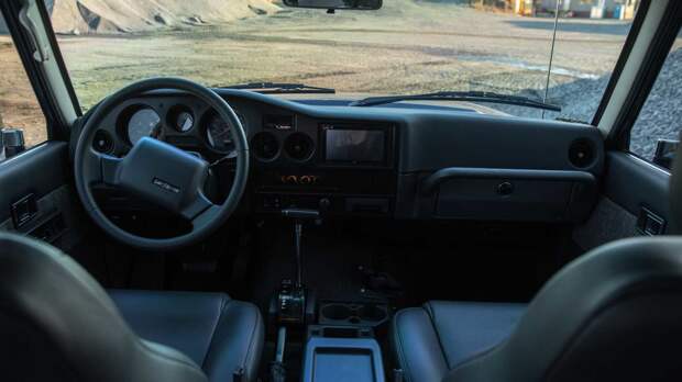 Мощный рестомод на базе 33-летнего Toyota Land Cruiser