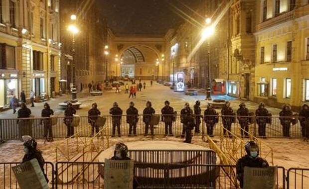 Russian law enforcement officers stand guard in a street in central Saint Petersburg, Russia February 2, 2021. REUTERS/Anton Vaganov