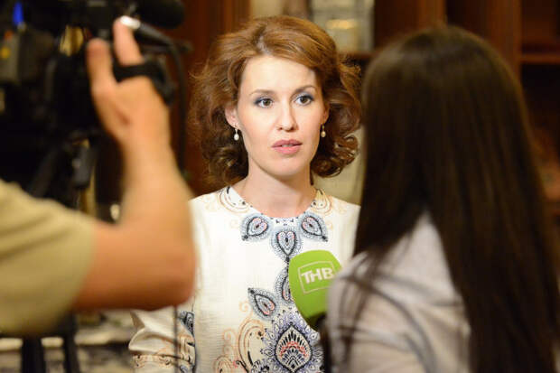 С живущей в Европе бывшей ведущей «Вестей» захотели взыскать сотни тысяч рублей