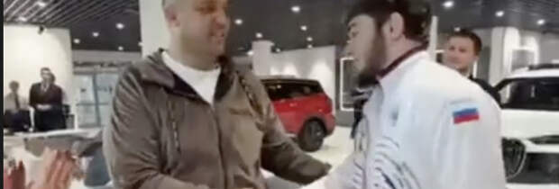 В России сделали подарок выполнившему «прыжок кобры» борцу