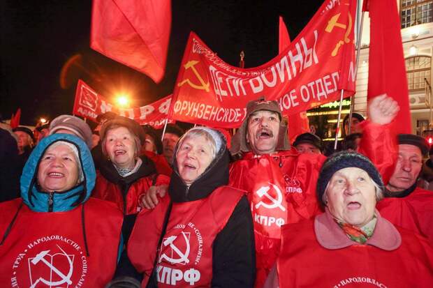 Где сейчас в мире используют как символы серп и молот