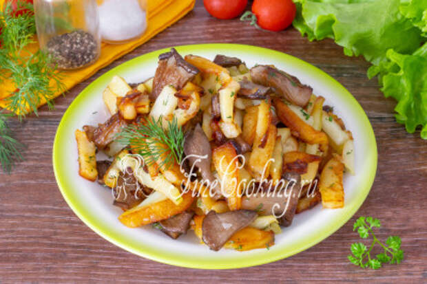 Вкусно? Очень! Сытно? Не то слово! Но порой так хочется жареной картохи с грибами, что совершенно не думаешь о калориях