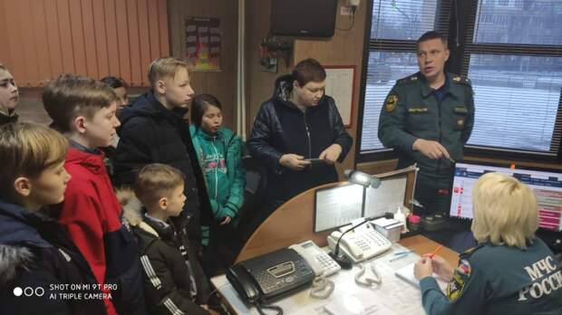 В пожарно-спасательной части района Гольяново провела экскурсия для школьников. Фото: Пресс-служба МЧС по ВАО