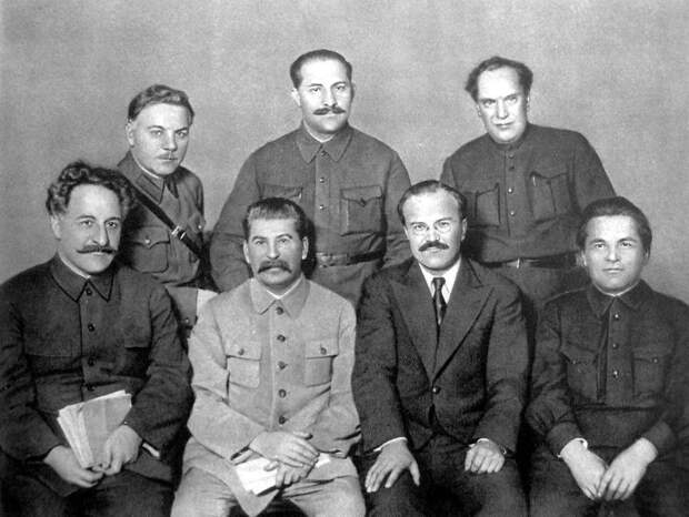 Фото открытых источников Сталин и соратники