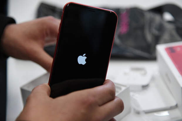 Смартфоны Apple "доводят" до гомосексуализма
