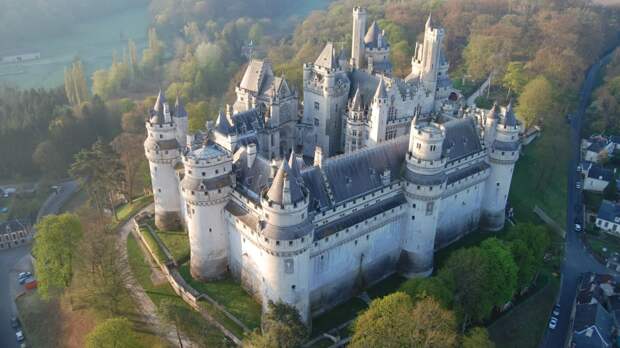 Сколько времени требовалось в Средние века, чтобы построить замок?