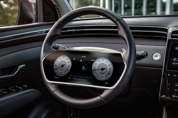 Новые модели Hyundai получат рулевое колесо с экраном посередине.