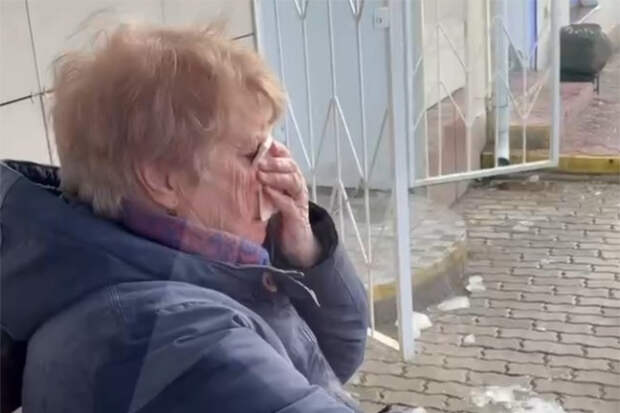 Глыба льда упала на пенсионерку в Подмосковье и разбила ей лоб