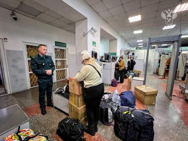 «Два часа простоя из‑за троих»: «помогайки» задержали тургруппу на пути во Владивосток