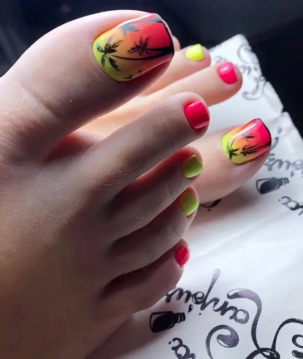 Самый модный педикюр весны 2019 года фото 1