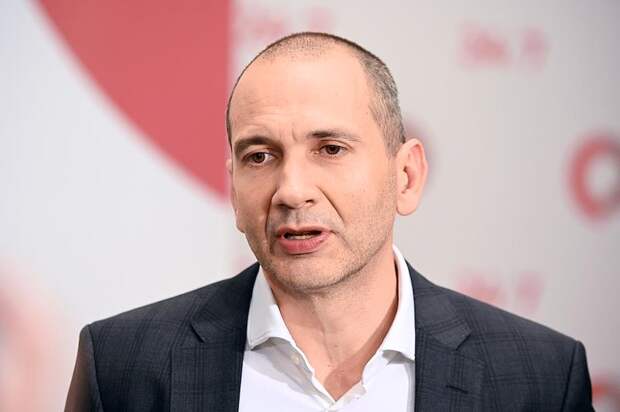 «Во всем виновата моя жена». Высокопоставленный российский чиновник потерял работу в правительстве, запил и покончил с собой