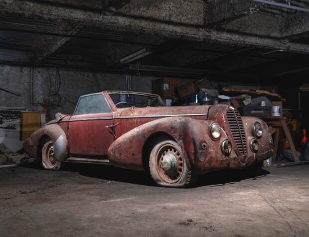 Раритетный Delahaye 135M Cabriolet 1947 года с кузовом от Vesters & Neirinck 40 лет простоял в гараже. | Фото: lbilimited.com.