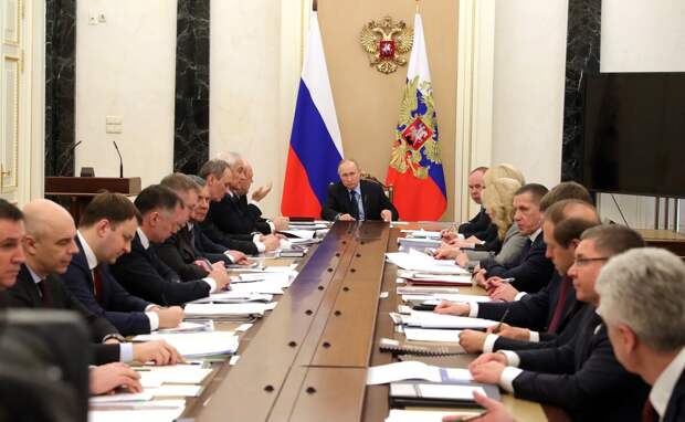 Видимо правду говорят, что Путин везде и всюду, и от него не спрятаться, не скрываться. Евросоюз, по данным британской Гардиан, готовится к обороне и к утрате демократии.-4