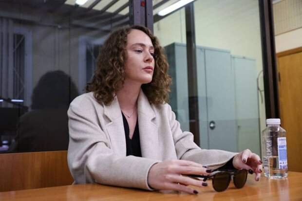 Аглая Тарасова: признание, белое пальто и тень громкого скандала