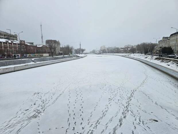 Лед на городских водоемах Астрахани все тоньше