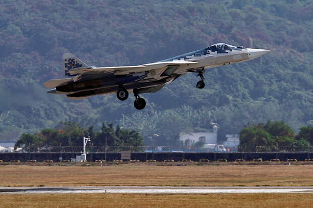 Обновленные Су-57 сравнили с другими истребителями пятого поколения