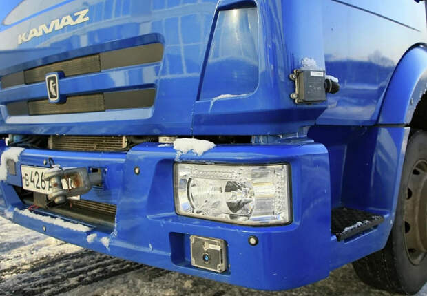 Испытания беспилотных грузовиков на дорогах начнутся в следующем году