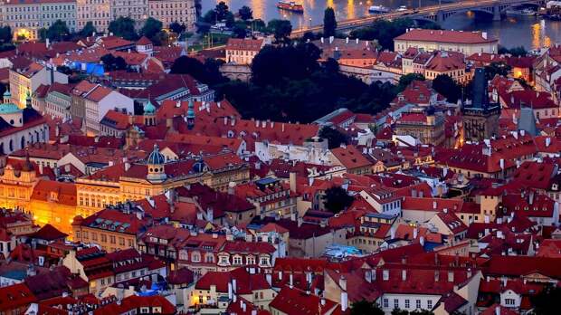 В Праге предложили отключить от света российское посольство
