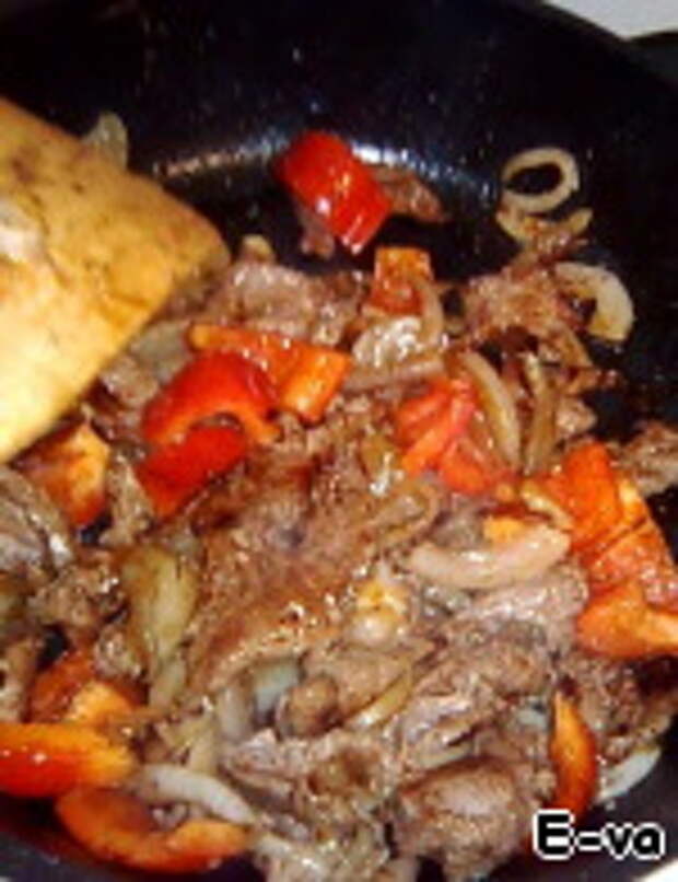 Мясное блюдо уйгурской кухни Тархамяк сяй Перец болгарский