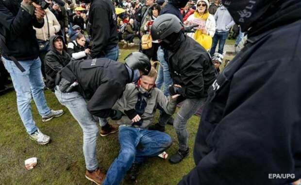 Подавление антикоронавирусных протестов в Амстердаме