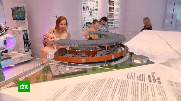 Настоящая река и хрущевка из 60-х: что еще можно увидеть на выставке в «Манеже»