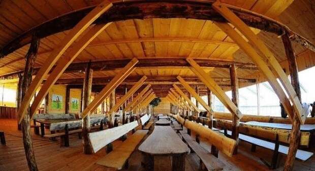 Нидерландский плотник построил полномасштабную копию Ноева ковчега и теперь хочет плыть в Израиль