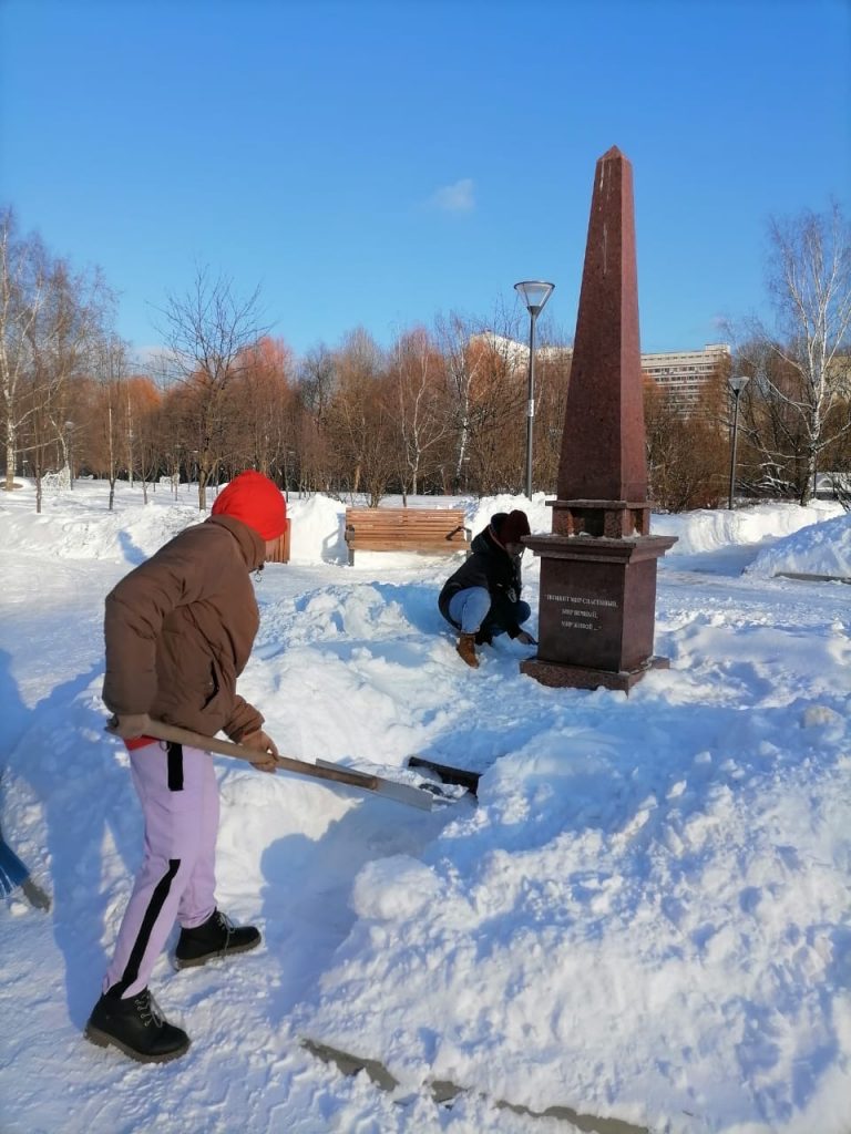 Учащиеся школы на Заповедной почтили память погибших героев войны