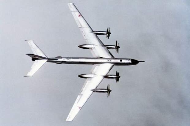 Испытания бомбы состоялись 30 октября 1961 года. К месту взрыва бомбу доставил стратегический бомбардировщик Ту-95, самый быстрый винтовой самолёт, ставший вместе с «Царь-бомбой» одним из символов холодной войны.