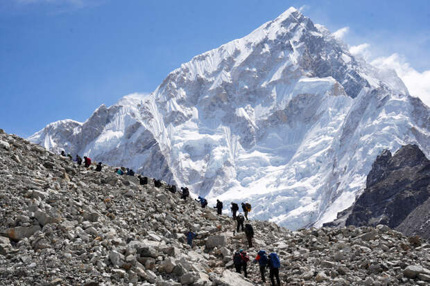 The Times: проводники на Эвересте травят клиентов, чтобы потом "спасти" за деньги