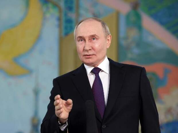 Президент Владимир Путин высказался об украинской Конституции. Российский лидер заметил множество несоответствий в верхушке украинской власти и призвал соблюдать законность.