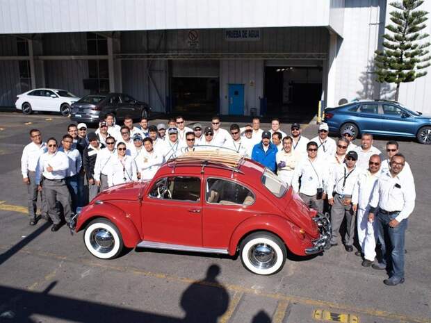 Команда Volkswagen хорошо повозилась над реставрацией автомобиля.