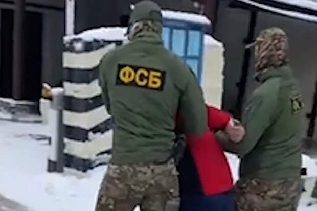 ФСБ: у задержанных в Донецке двух местных жителей изъято оружие и взрывчатка