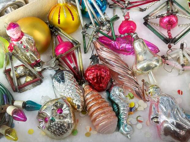 В Бутырском открылась выставка, посвященная истории новогодних игрушек