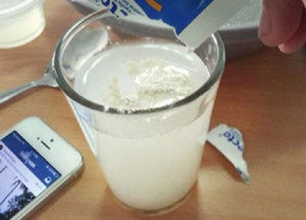 Смекта в холодной воде или теплые. Смекта в стакане. Смекта в холодной воде или теплые. Смекта порошок в стакане. Смекта в холодной воде или теплые.