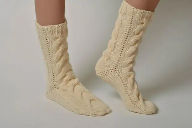 Подробное описание вязания носков на 2 спицах. Женские носки на двух спицах