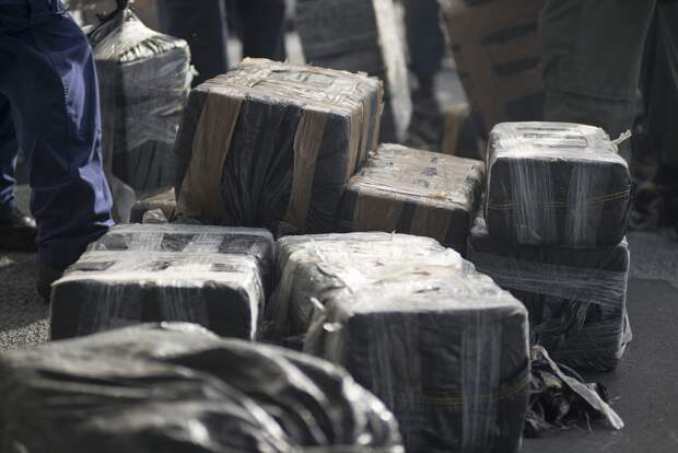 Полиция Испании конфисковала в порту Барселоны более четырех тонн кокаина