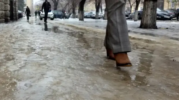 Парк «Времена года» в Воткинске превратился в каток