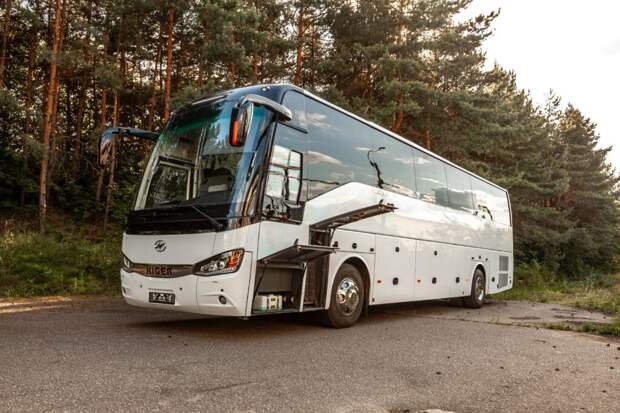 В Петербурге испытают туристический автобус Higer