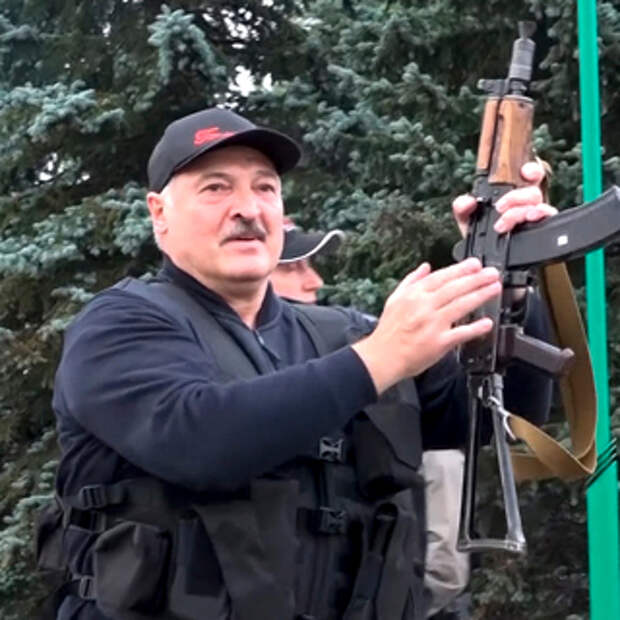 Бывший спецназовец проанализировал экипировку Лукашенко: Оружие: Наука и техника: Lenta.ru