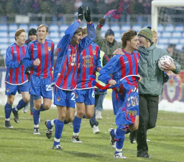 История чемпионатов России. 2003: чемпионат-комедия и первое золото ЦСКА